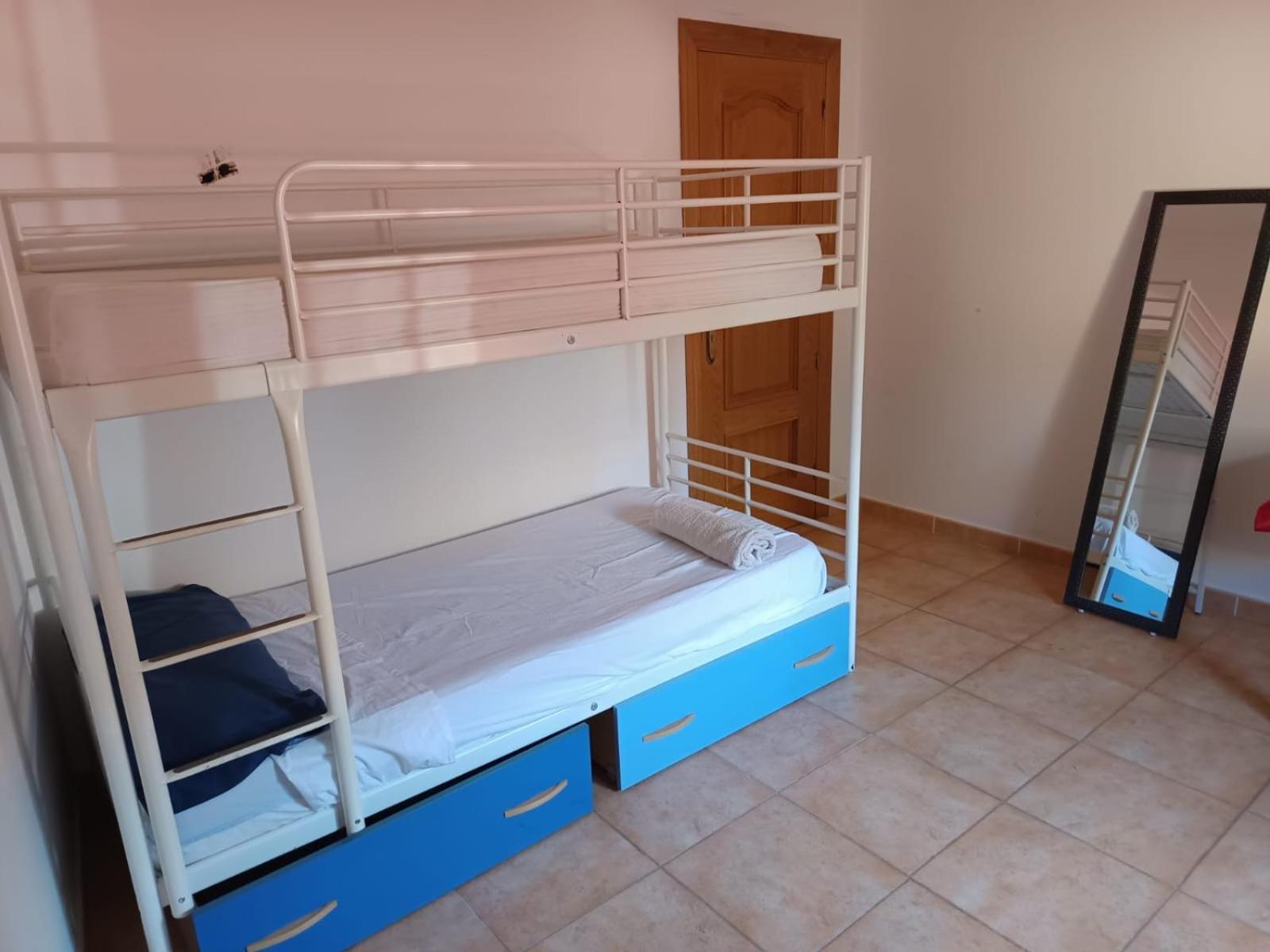 Habitacion En Casa Vacacional Фуэнхирола Экстерьер фото